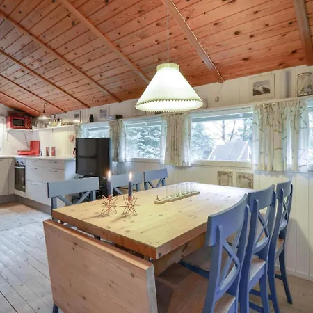 Three-bedroom Holiday In 度假居