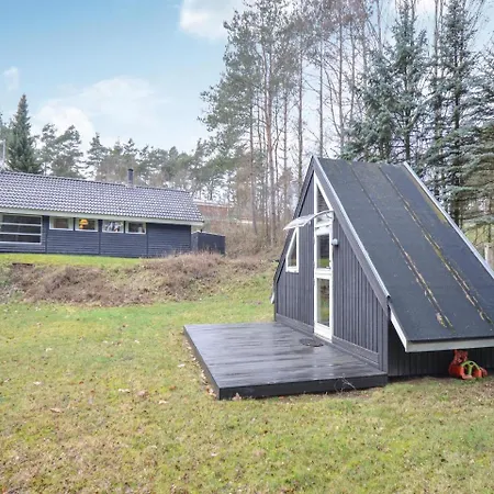 Ferienhaus Three-bedroom Holiday In